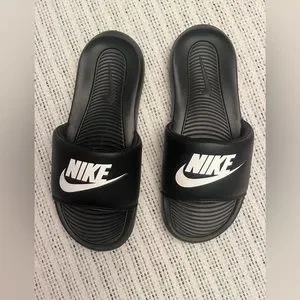 EYBL Nike Victori Slides, EXCLUSIVE, Black/White, Men’s/Youth Size 6, New Men main image 4